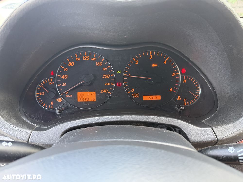 Toyota Avensis - 18