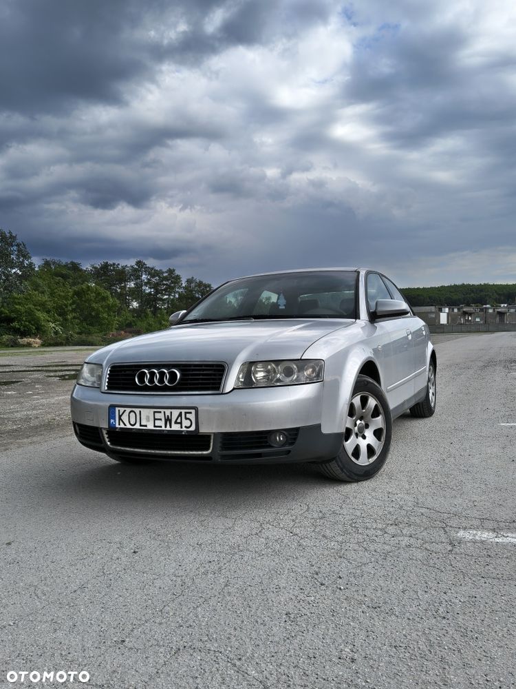 Audi A4 Limousine - 1