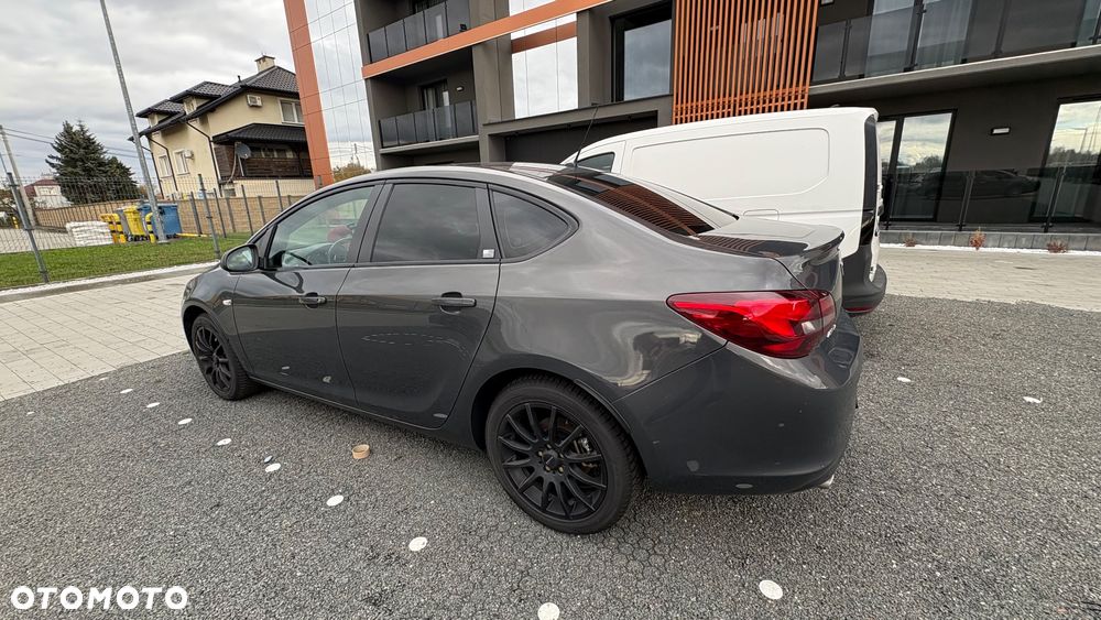 Opel Astra IV 1.4 T Cosmo - 4