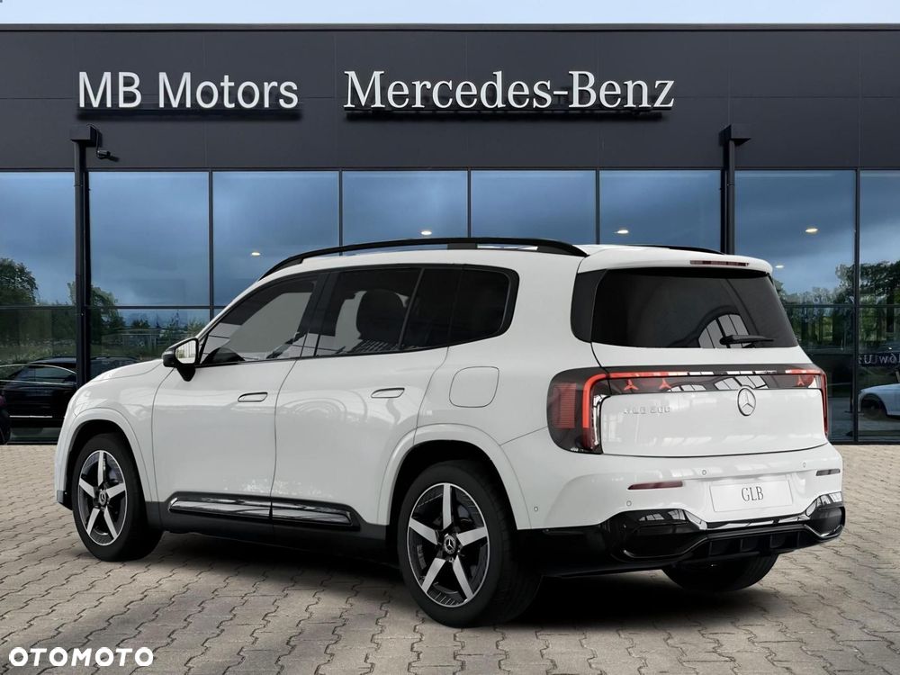 Mercedes-Benz GLB - 8