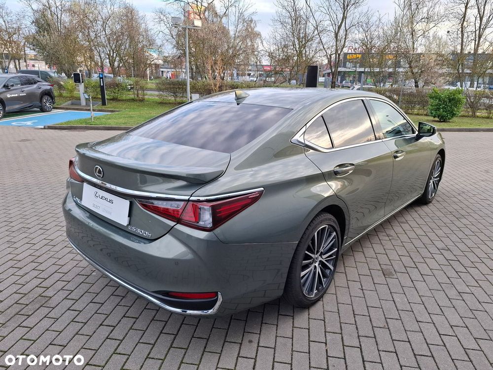 Lexus ES 300h Business Edition - 4