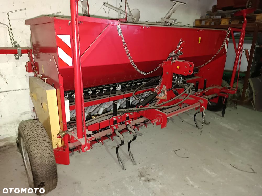Meprozet Siewnik zbożowy talerzowy S107T, stopkowy S107, S107/1 poplonów S109 MEPROZET, Siewnik zbożowy 2-talerzowy i stopkowy SR25, SR27, SR30, SRT27 Euro-Masz, siewnik nabudowany - agregat uprawowy SNT30, siewnik poplonów Akpil, Siewnik kukurydzy Meprozet - 14