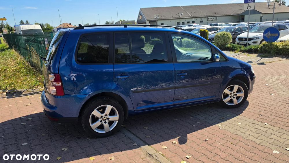 Volkswagen Touran 2.0 FSI Highline - 16