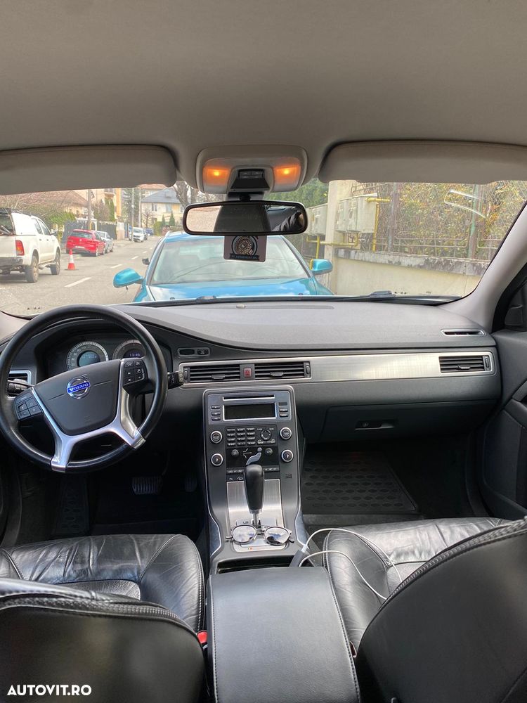 Volvo XC 70 D5 AWD Geartronic Momentum - 4