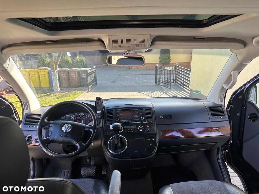 Volkswagen Multivan - 10