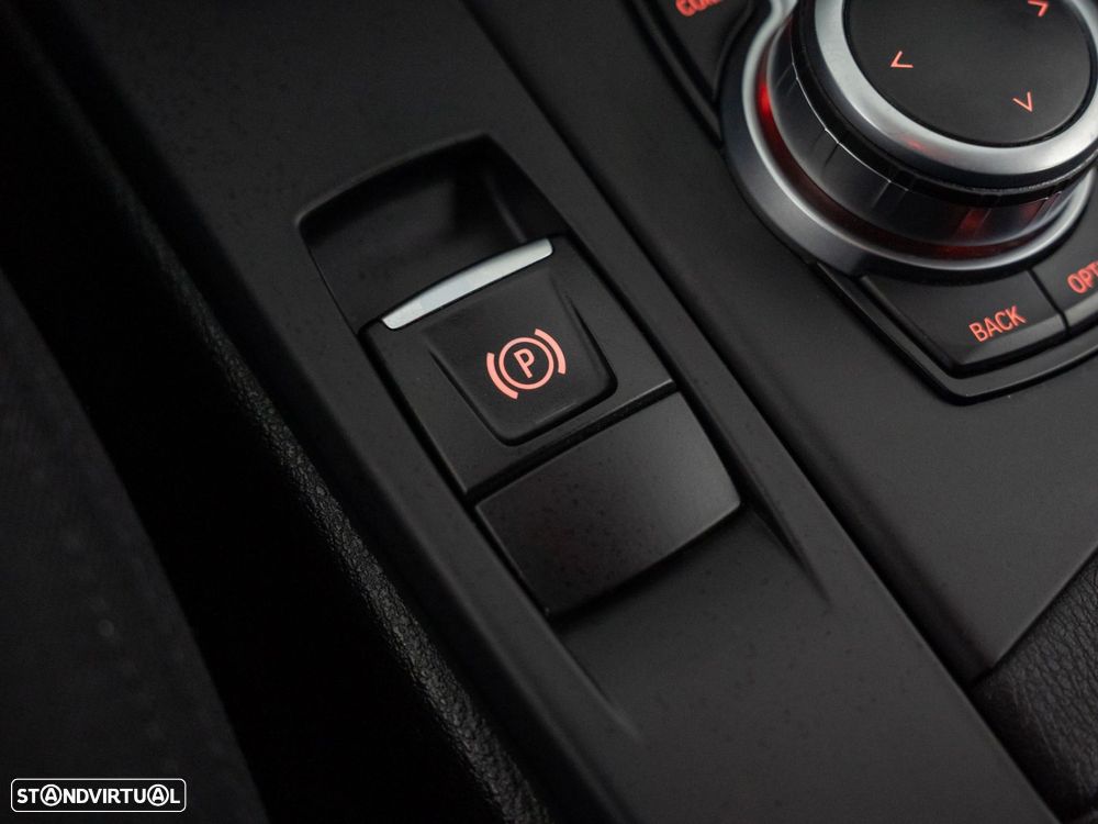 BMW X1 16 d sDrive Advantage Auto - 27