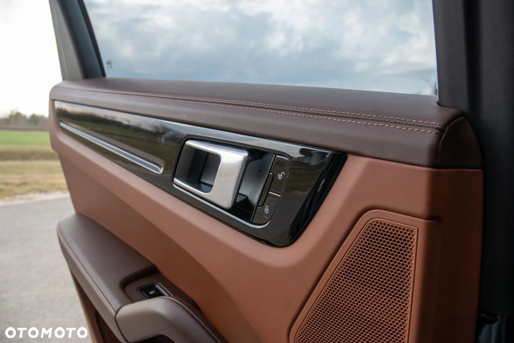 Porsche Cayenne S - 30