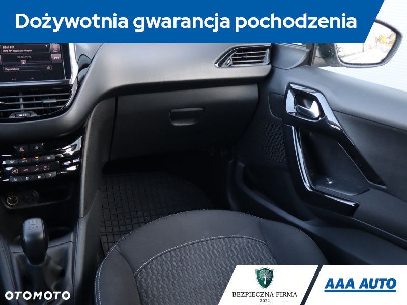Peugeot 208 - 10