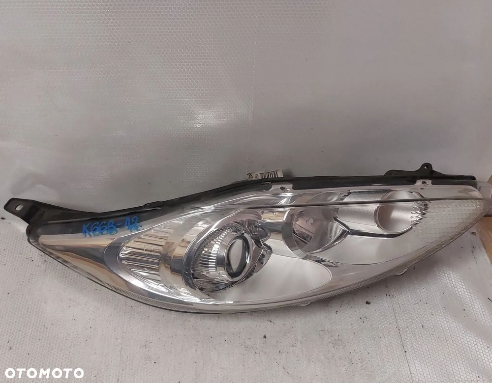 .  LAMPA PRZOD PRZEDNIA PRAWA FORD FIESTA MK7 - 2