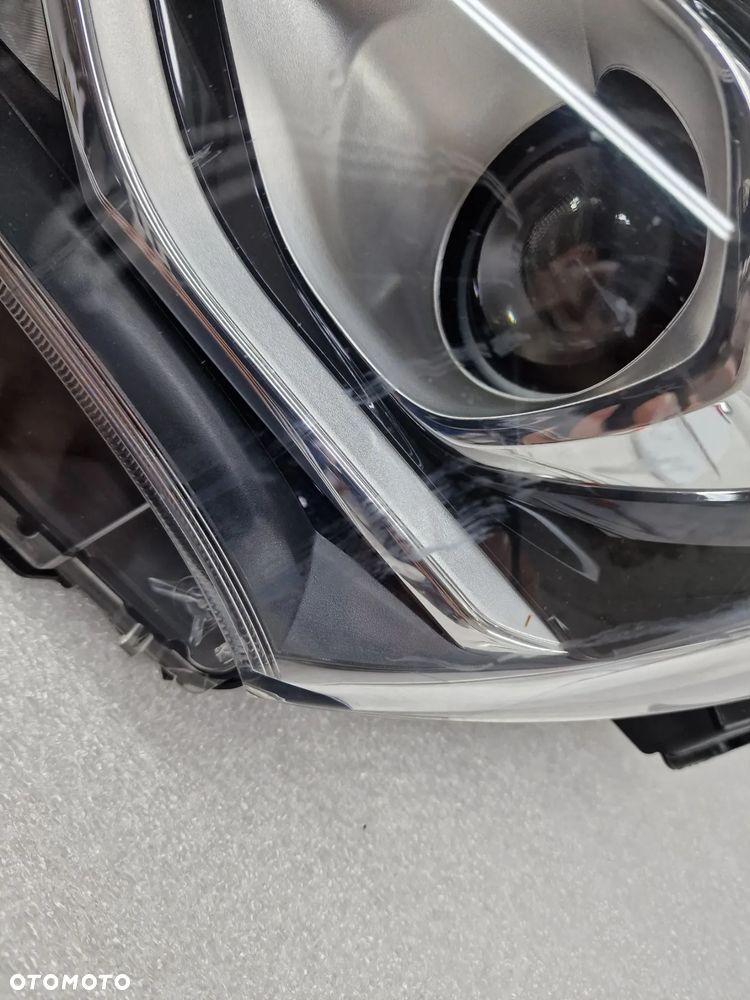 TOYOTA YARIS III 3 LIFT 17- PRAWA LAMPA PRZEDNIA PRZÓD SOCZEWKA , NR AUKCJI LA396 - 23