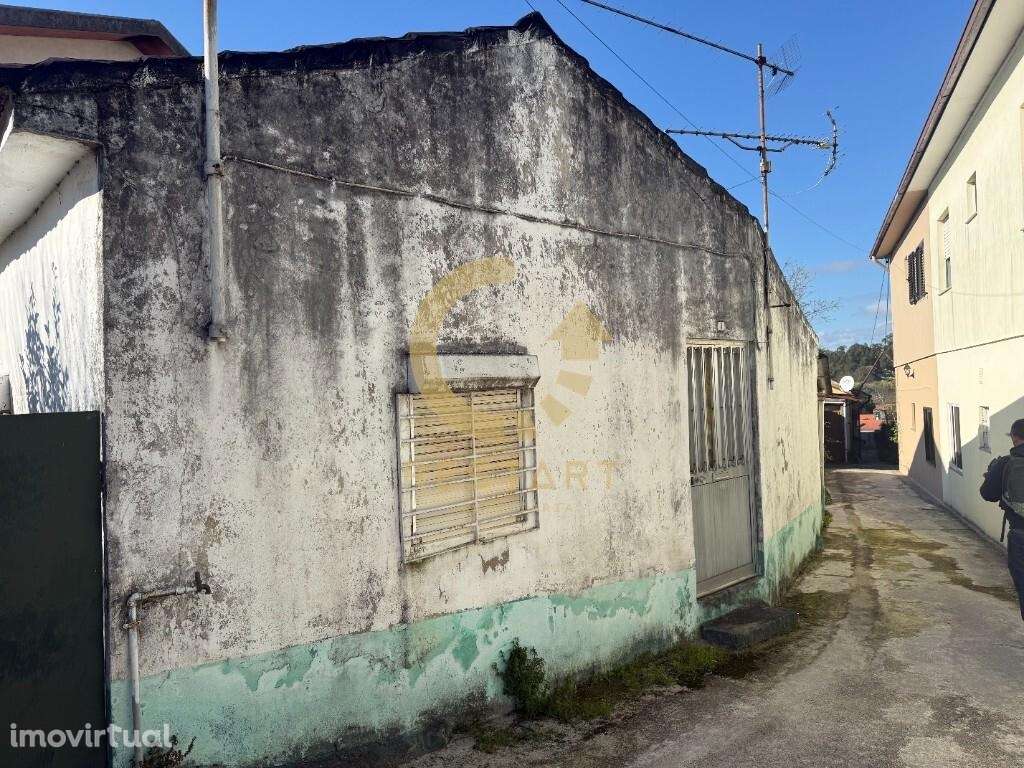 Moradia térrea T2 para reabilitação total, localizada na Travessa 11 d - Grande imagem: 3/27