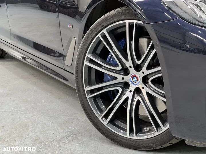 BMW M5 M550i xDrive AT - 40