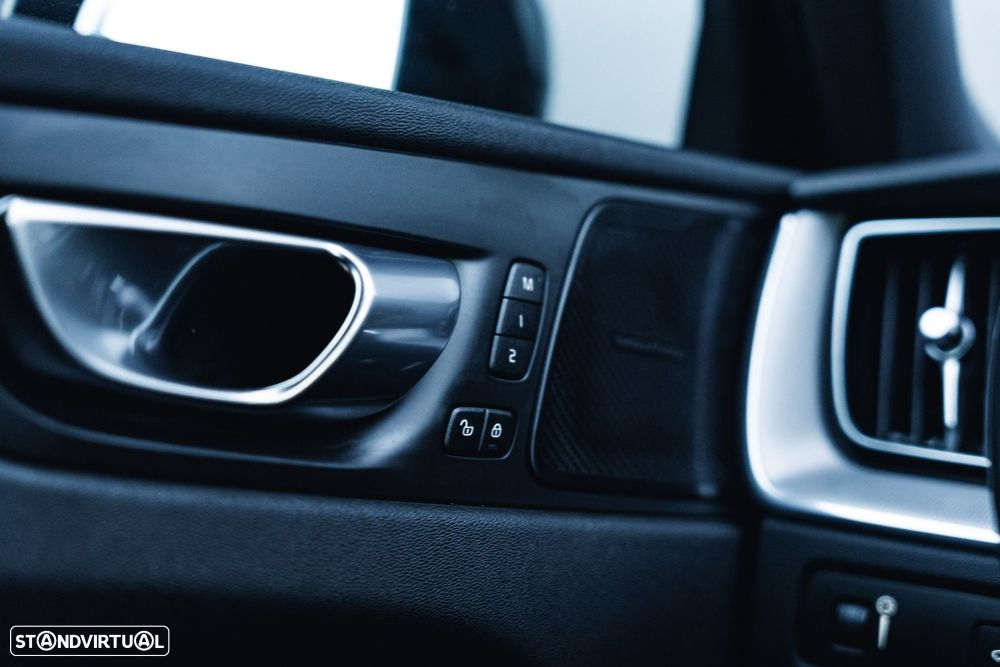 Volvo XC 60 2.0 D4 R-Design Geartronic - 45