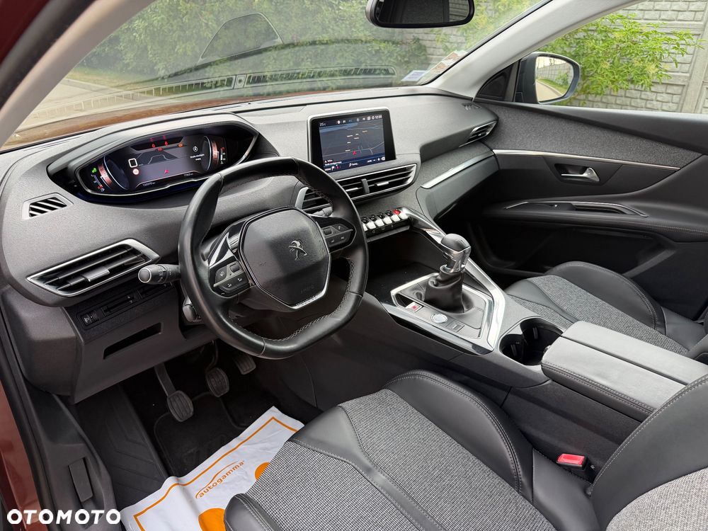 Peugeot 3008 1.2 PureTech Allure S&S - 17