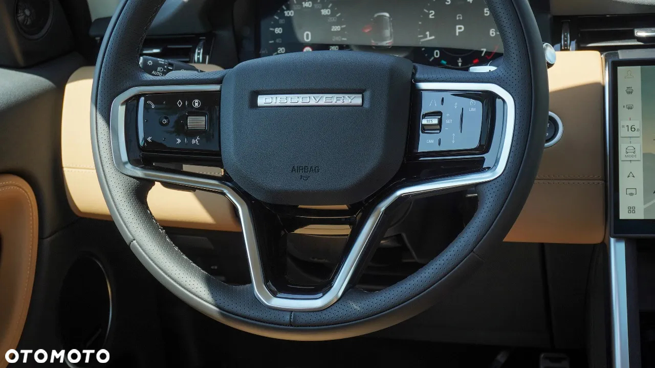 Land Rover Discovery Sport P250 Dynamic HSE - 29