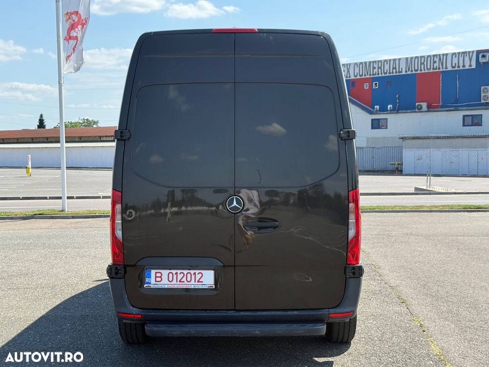 Mercedes-Benz Sprinter - 11