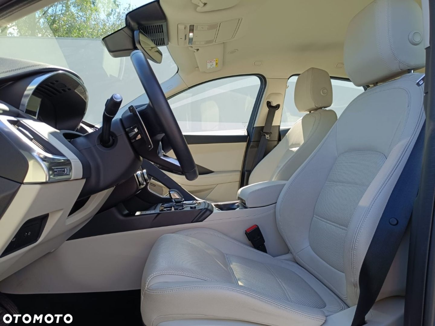 Jaguar E-Pace - 26