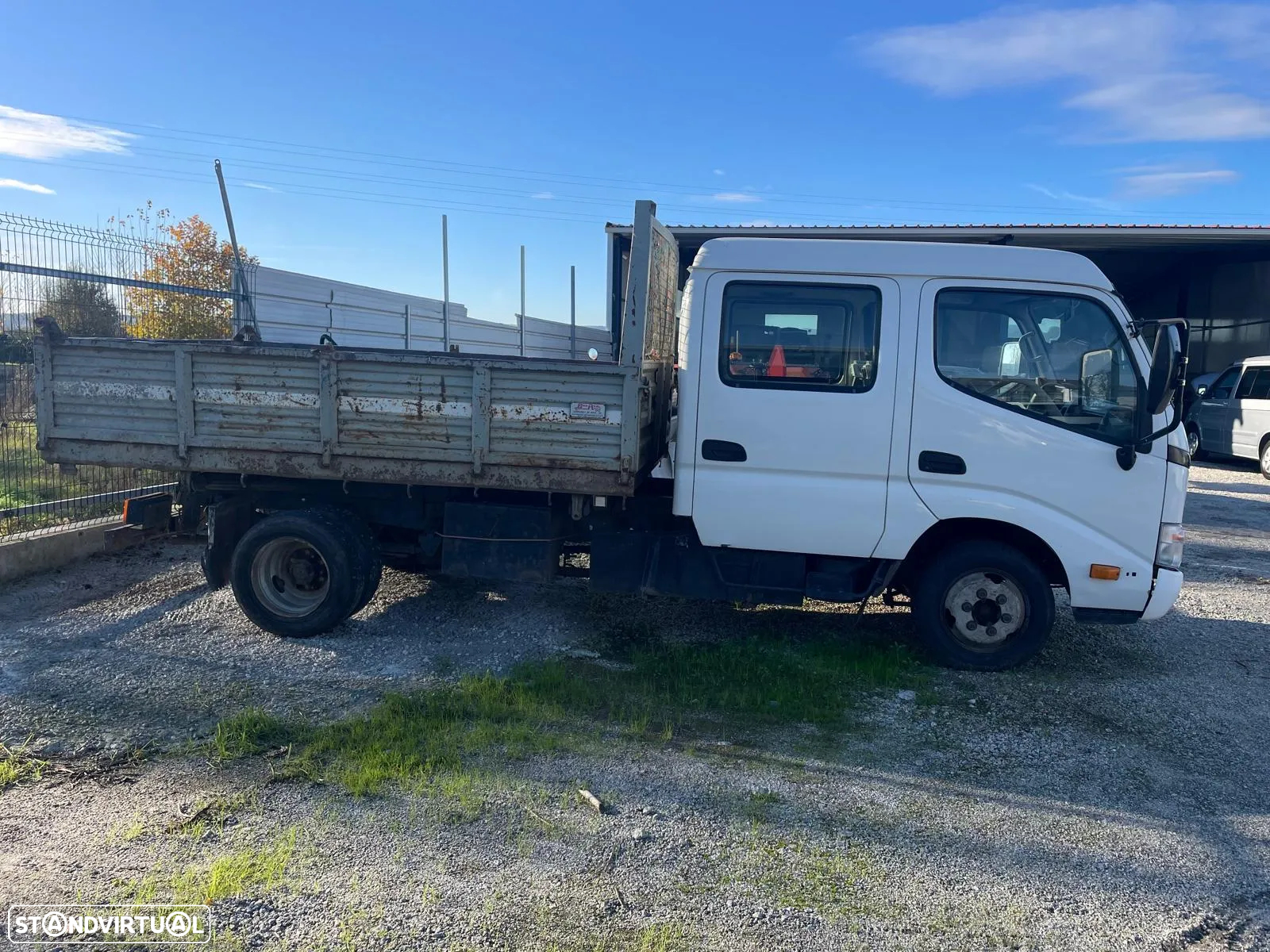 Toyota Dyna 250 2.5D-4D Cab. Dupla c/Báscula - 3