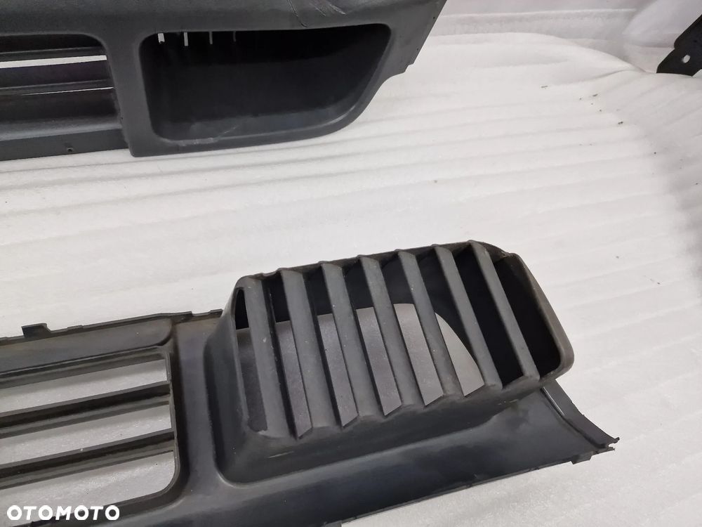 VW T5 7H0 03- KRATKA ŚRODKOWA ZDERZAKA PRZEDNIEGO PRZÓD , NR 7H0807719 , NR AUKCJI KR347 - 9