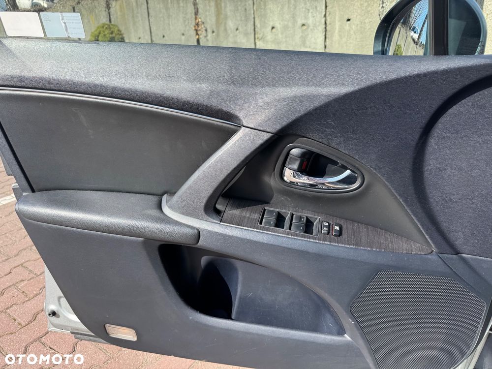 Toyota Avensis 2.0 D-4D Sol - 20