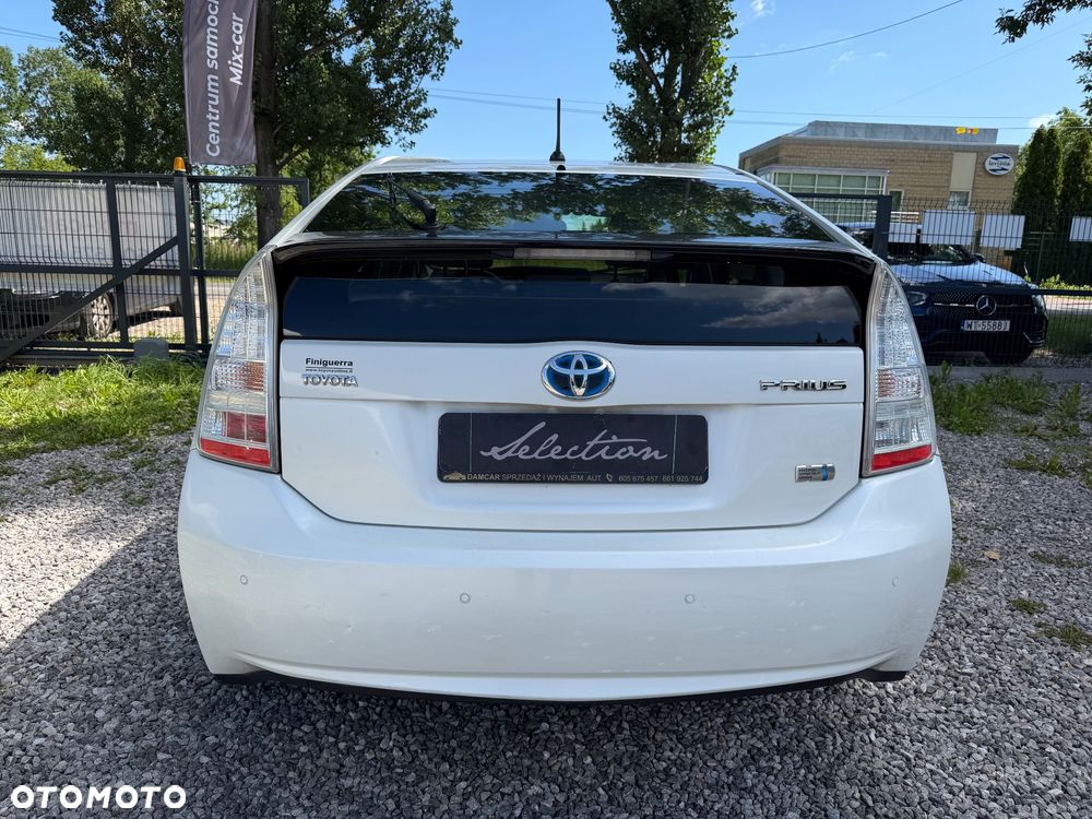 Toyota Prius (Hybrid) - 6
