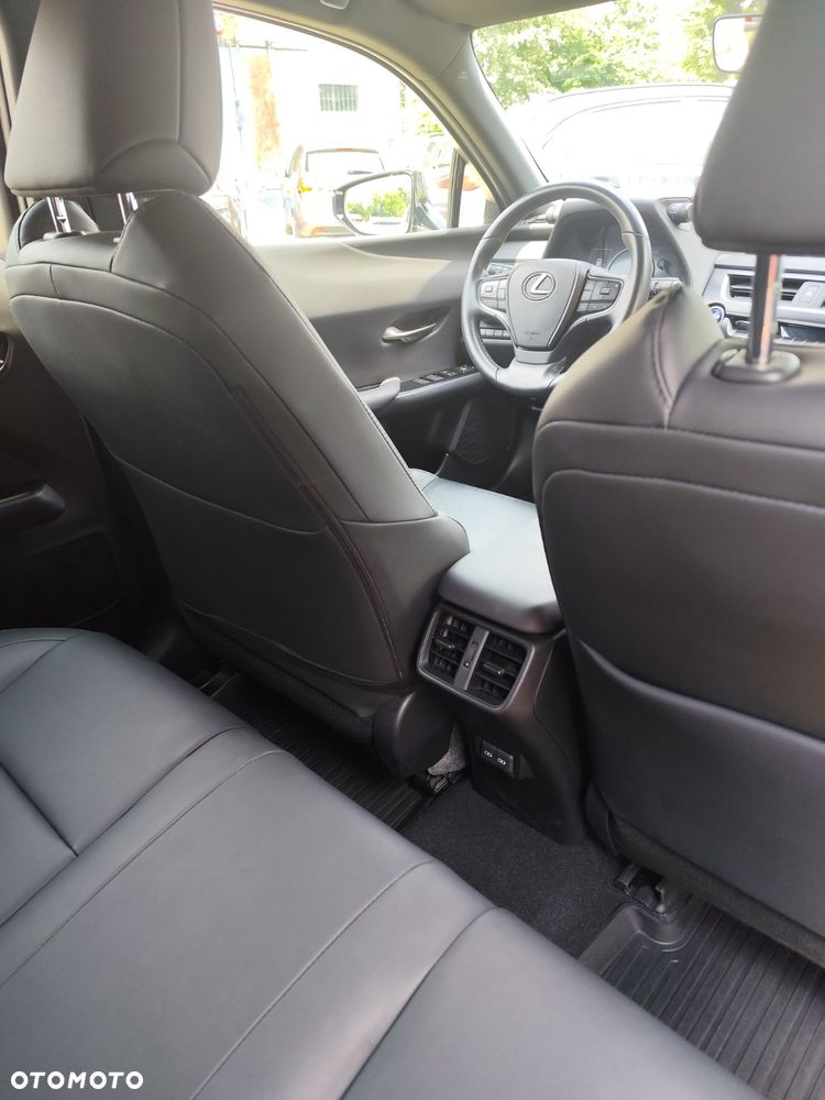 Lexus UX - 8