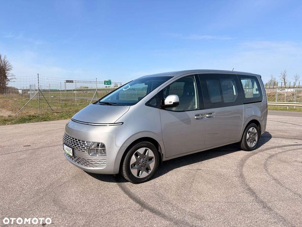 Hyundai Staria - 1