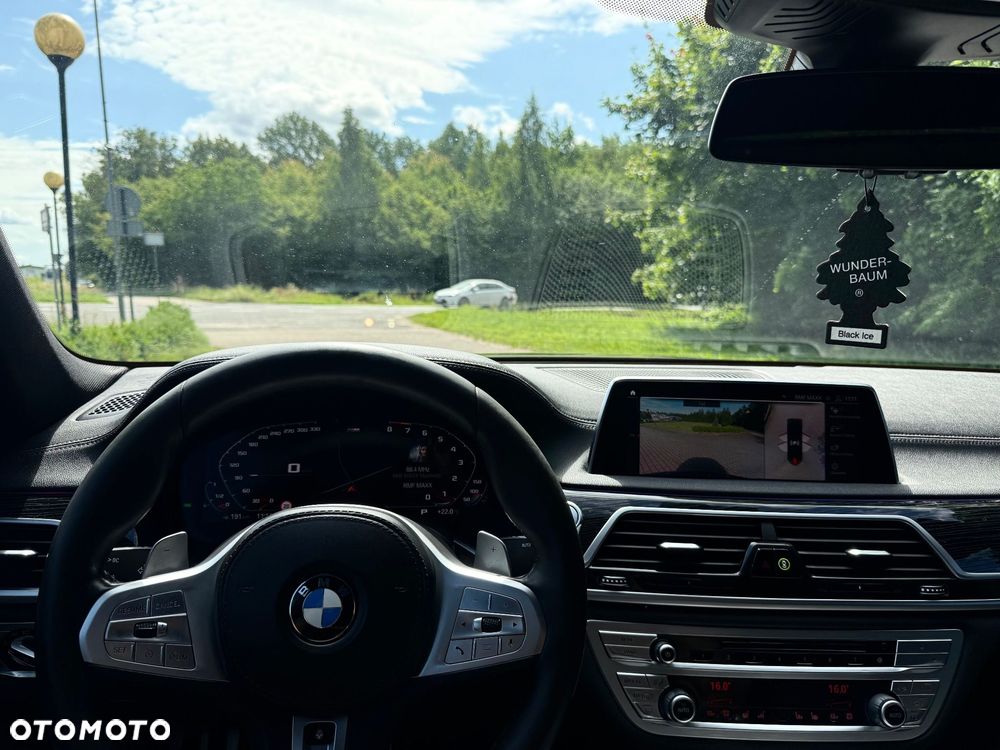 BMW Seria 7 740i Edition Exclusive - 12