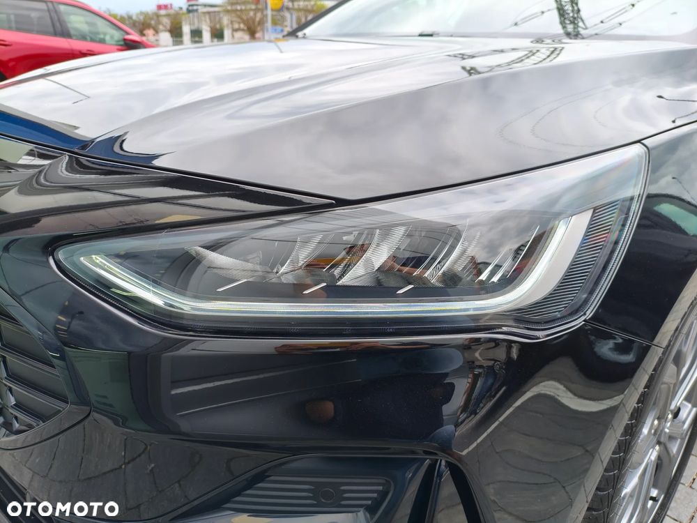 Ford Focus 1.0 EcoBoost mHEV ST-Line X - 11