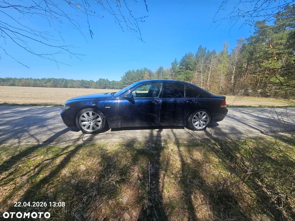 BMW Seria 7 745i - 12