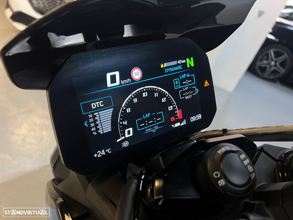 BMW M 1000 R M Competition - Carbon / Akrapovic - 46