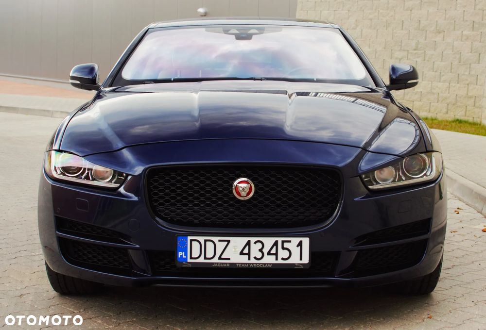 Jaguar XE 25t Prestige - 18