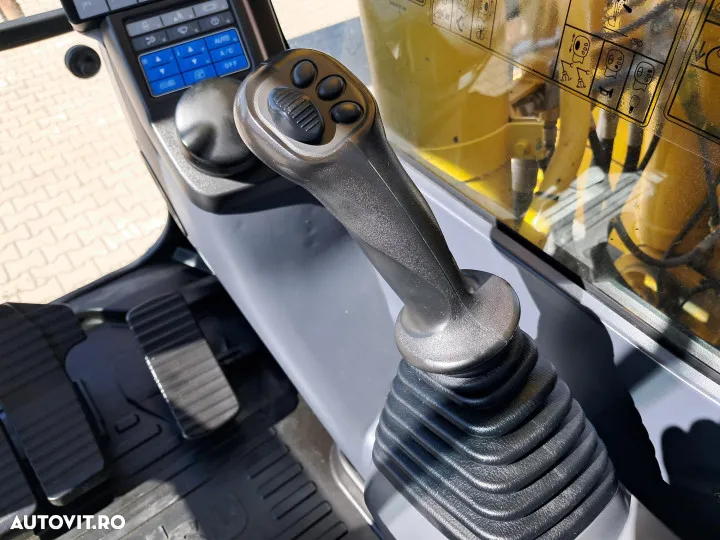 Komatsu pc240lc-11 - 31