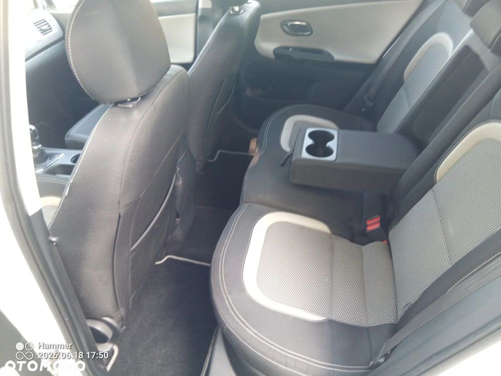 Kia Ceed 1.6 CRDi 136 ISG Vision - 23