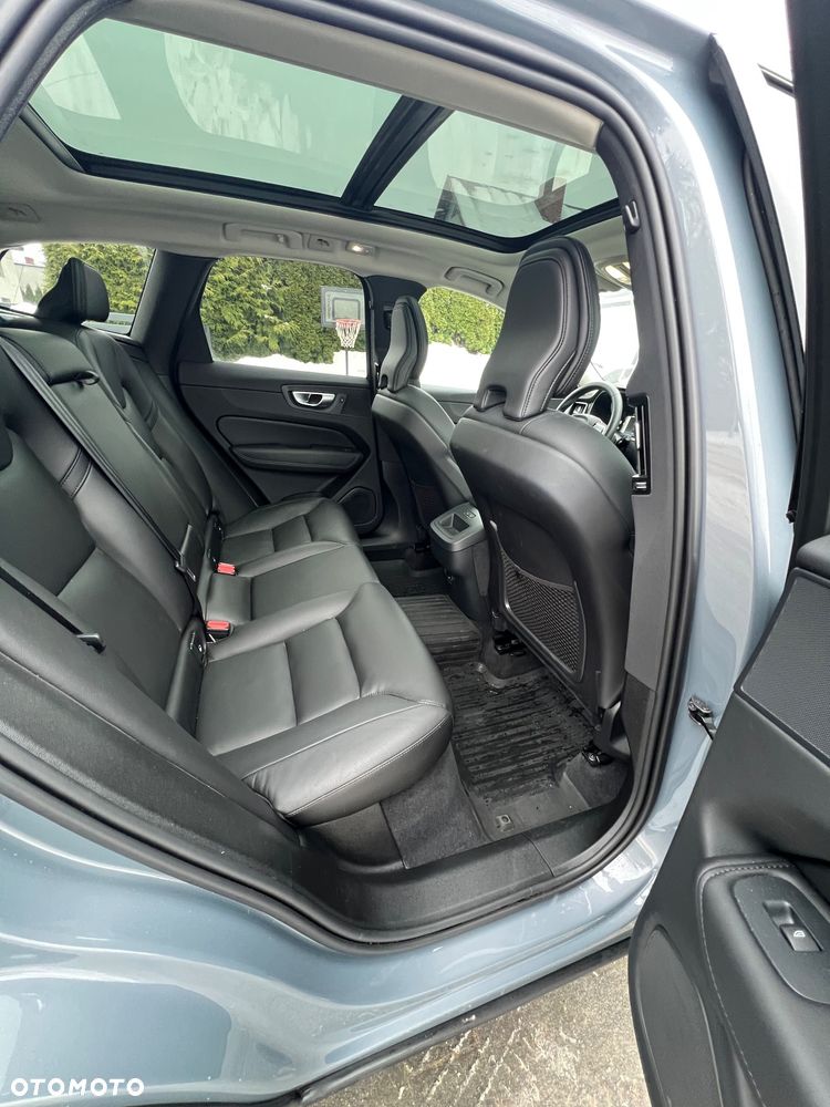 Volvo XC 60 B5 B AWD R-Design - 11
