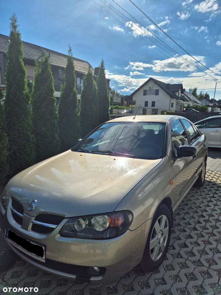 Nissan Almera 1.5 Base - 1