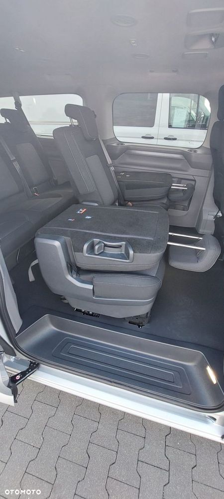 Volkswagen Caravelle - 16