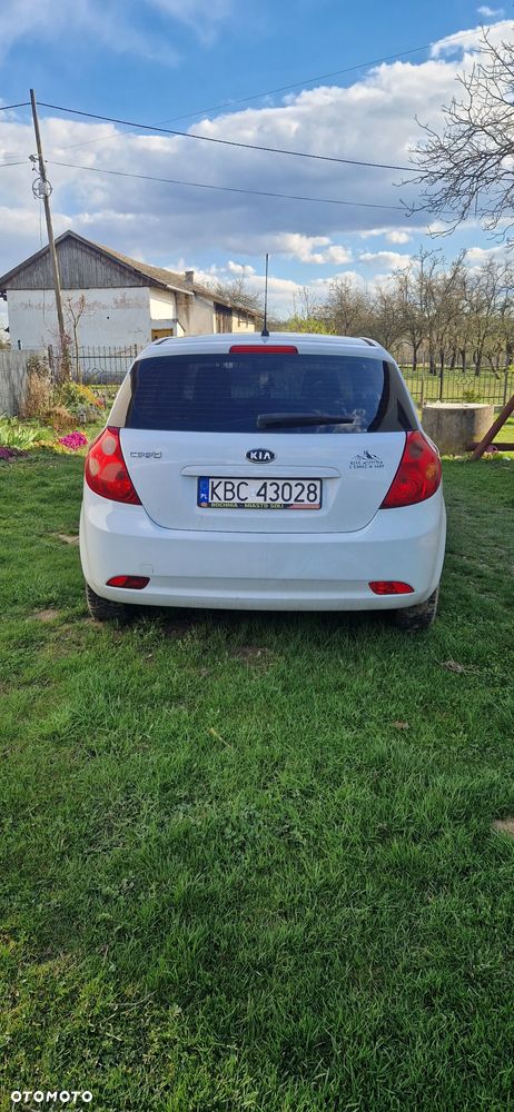 Kia Ceed - 8