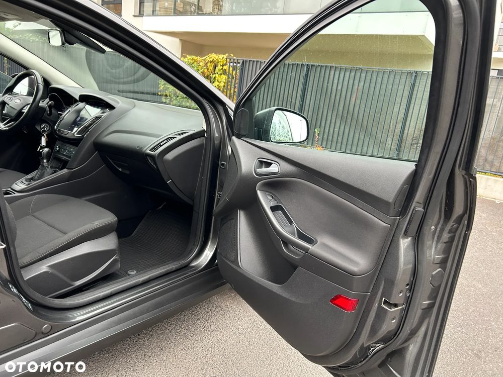 Ford Focus 1.6 Trend - 17