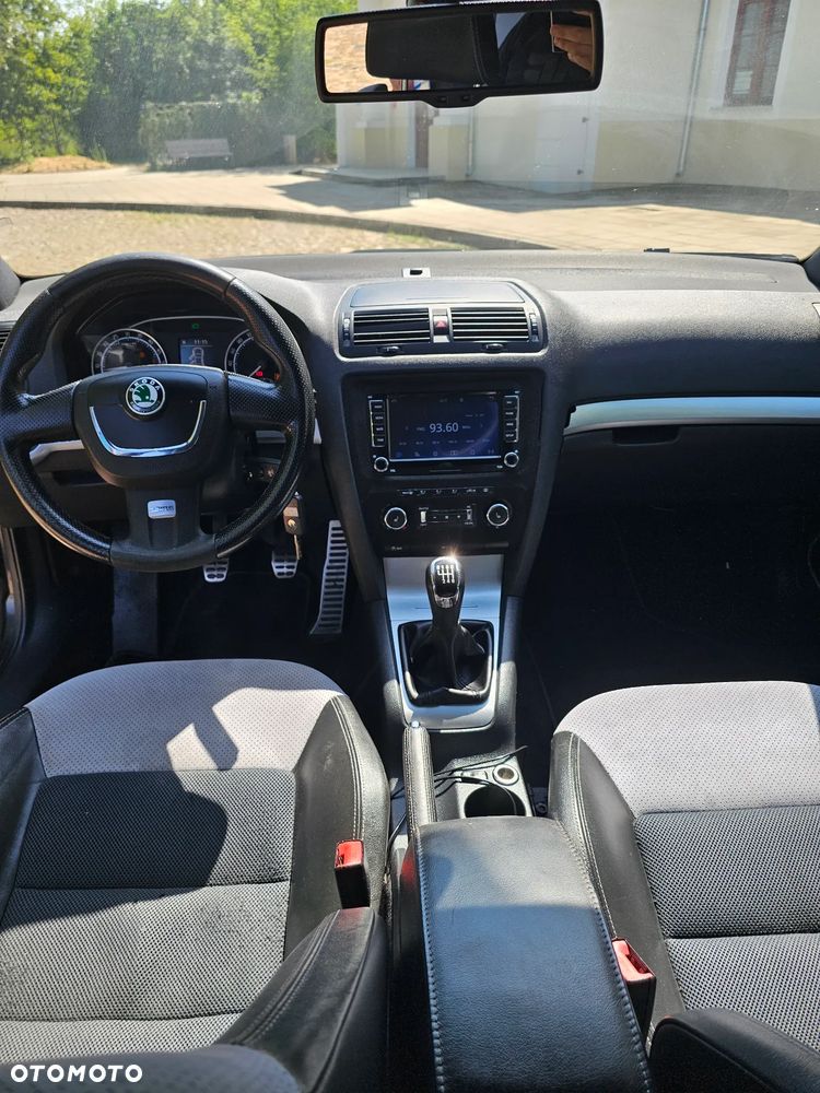 Skoda Octavia 2.0 TDI CR DPF RS - 19