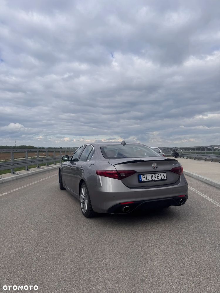 Alfa Romeo Giulia - 5