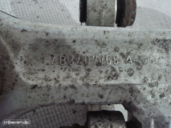 Braço Suspenção Fr Dta Volkswagen Passat (3B3) - 2