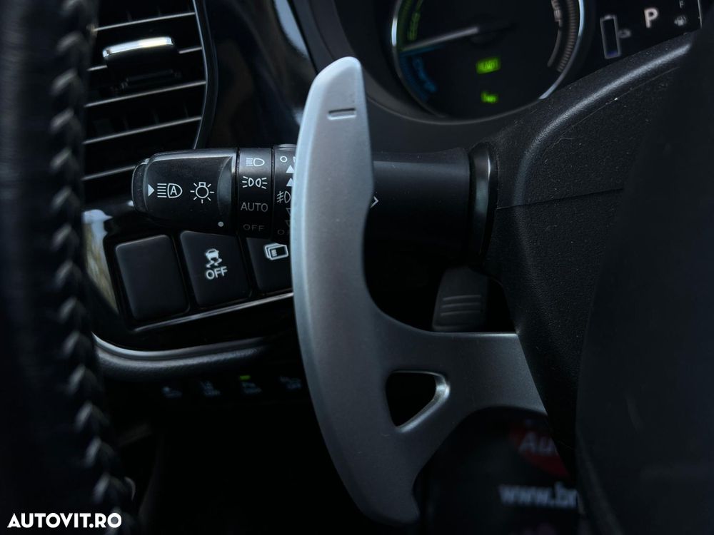 Mitsubishi Outlander - 23