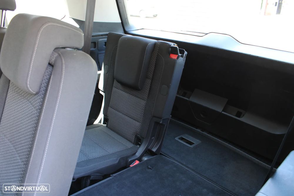 VW Touran 1.6 TDI Highline DSG - 36