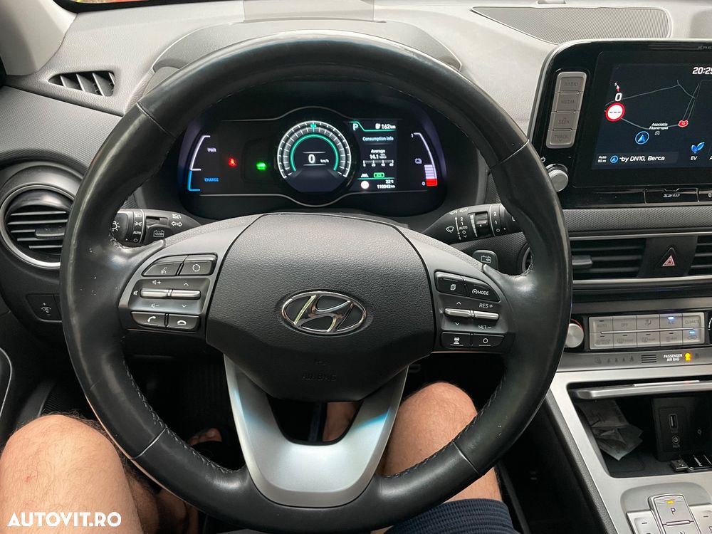 Hyundai KONA - 8