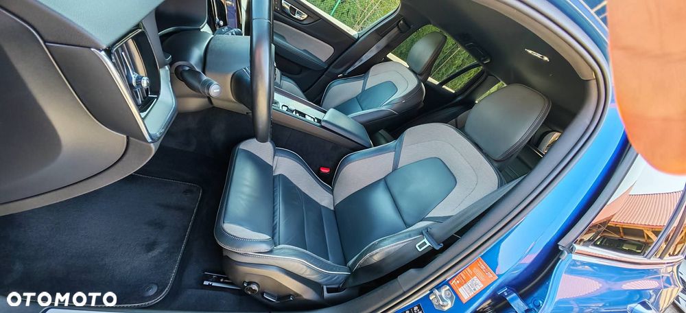 Volvo V60 D4 AWD R-Design - 18