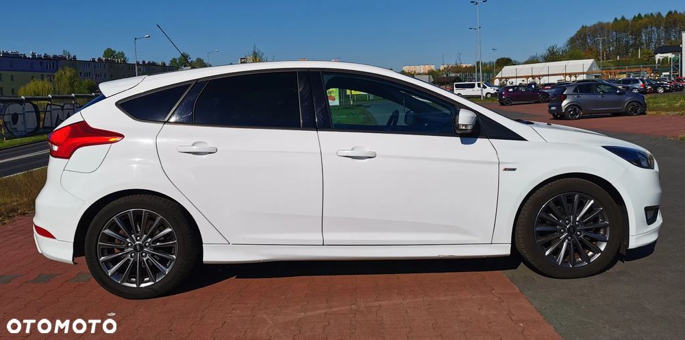 Ford Focus 1.0 EcoBoost Start-Stopp-System ST-LINE - 5