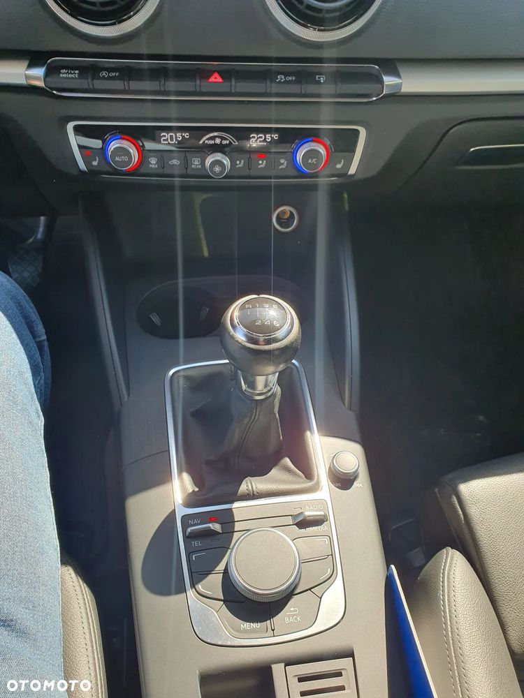 Audi A3 Sportback 1.6 TDI DPF Ambiente - 15