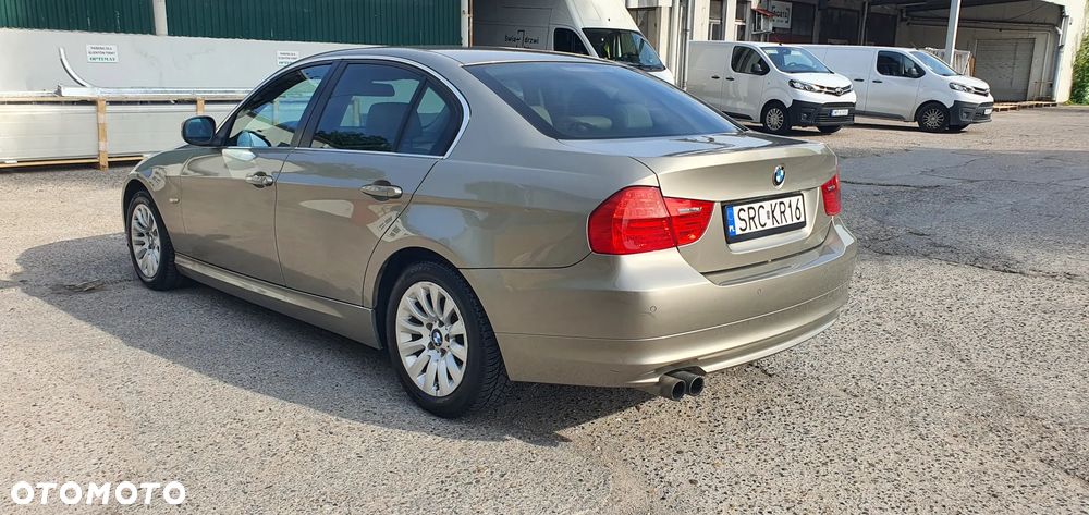 BMW Seria 3 325i Edition Exclusive - 24