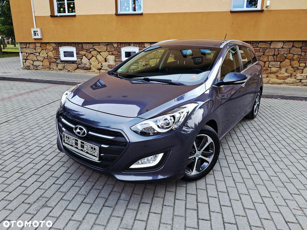 Hyundai i30 blue Kombi 1.6 GDi Passion - 1